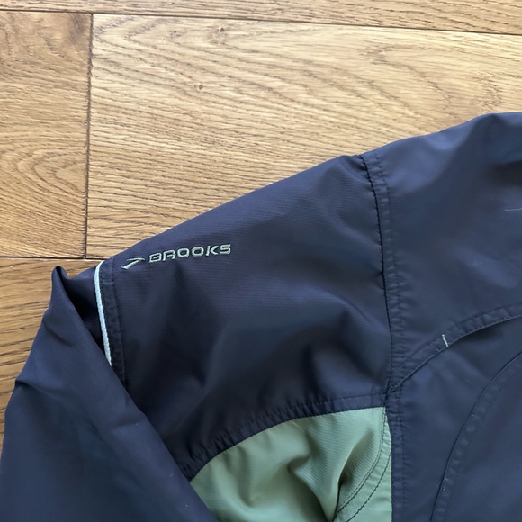 Brooks Running Jacket men’s medium - Picture 3 of 5